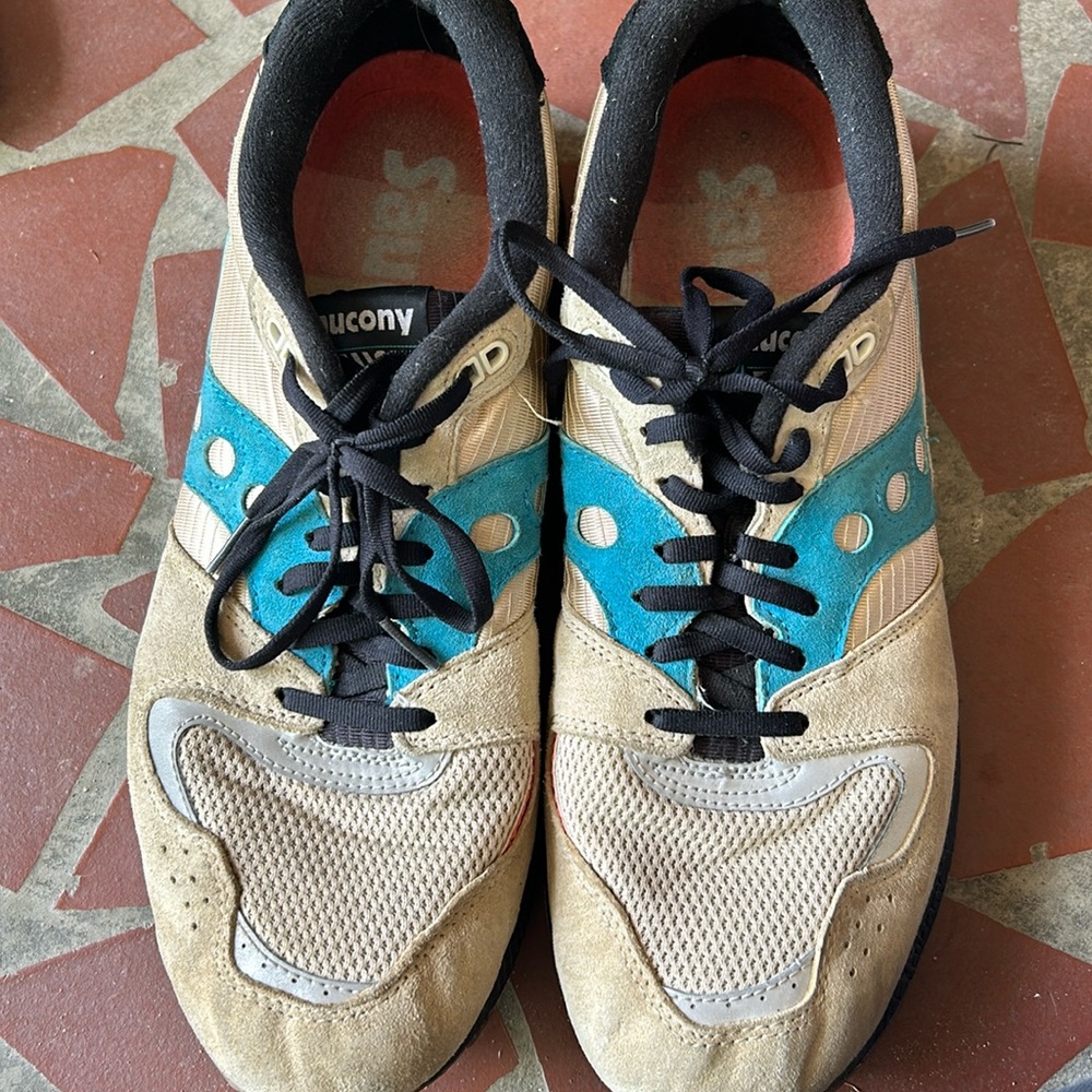Men’s Saucony Azura size 12
